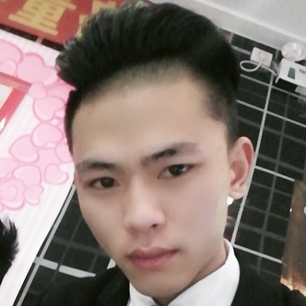 春天与贪玩的照片