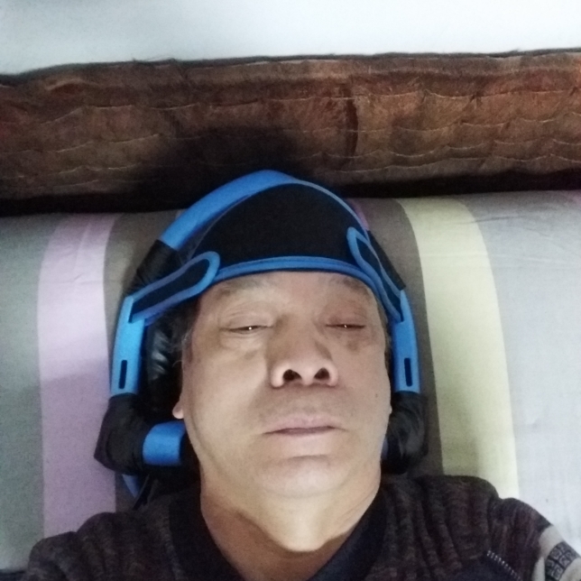 贪玩给电话的照片