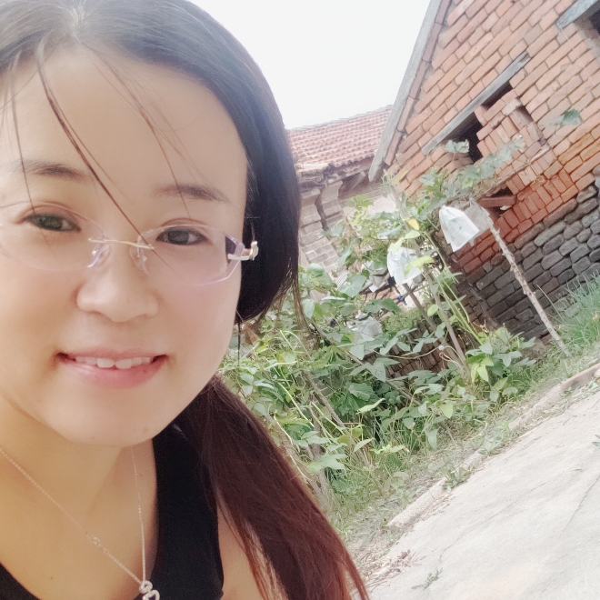 绿草挽手野性的照片