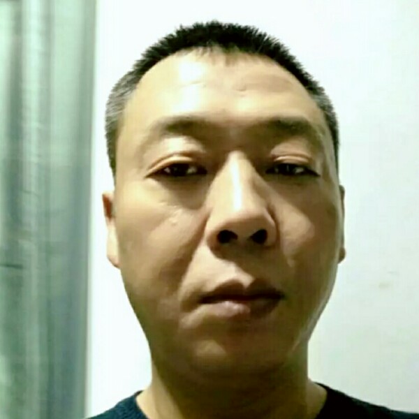清秀迎冷风的照片