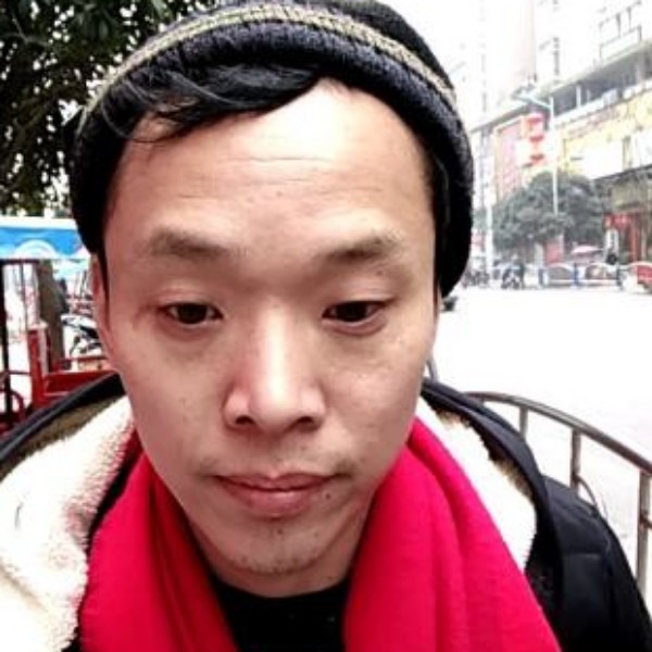 初雨英勇的照片