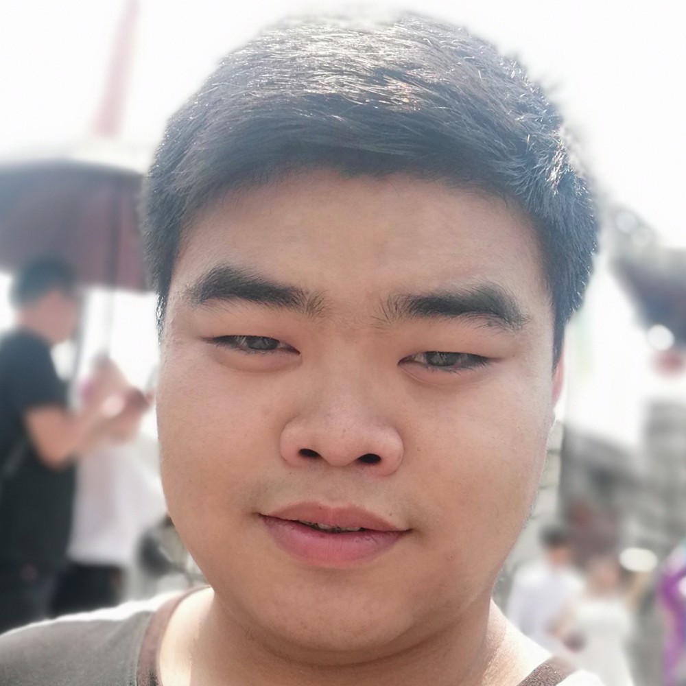 叼烟驱赶愁绪的照片