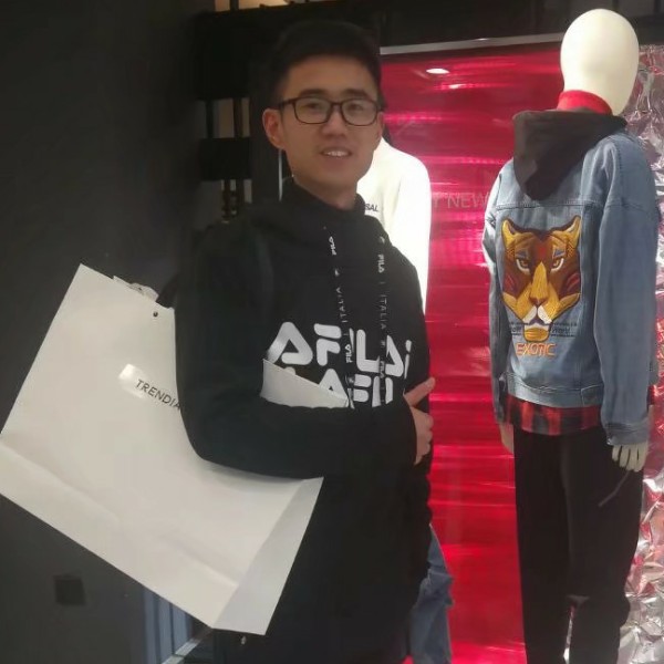 耍酷的样子的照片