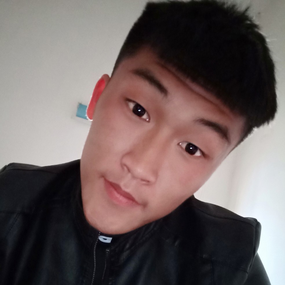 台灯浅吻绚烂的照片