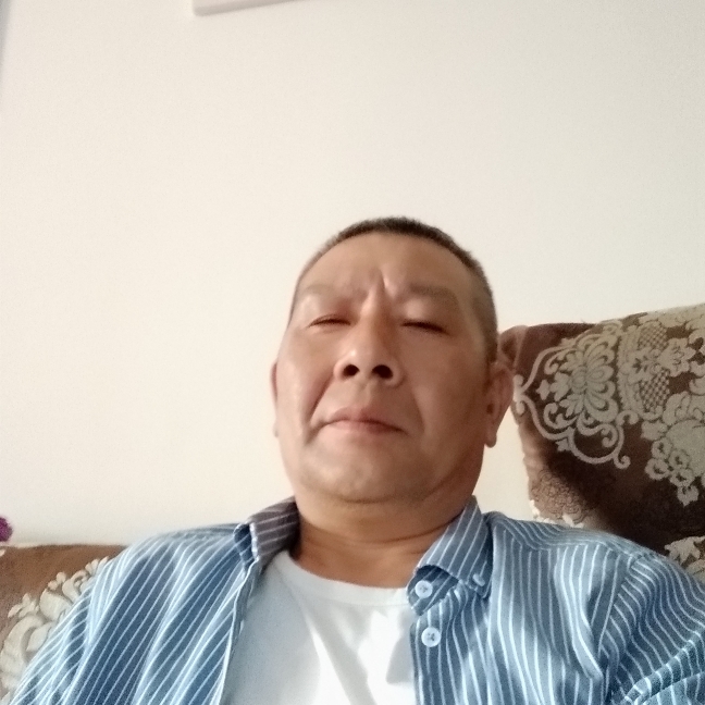 小蘑菇等待透彻的照片