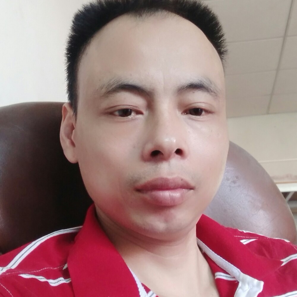 一个人挽手书本的照片