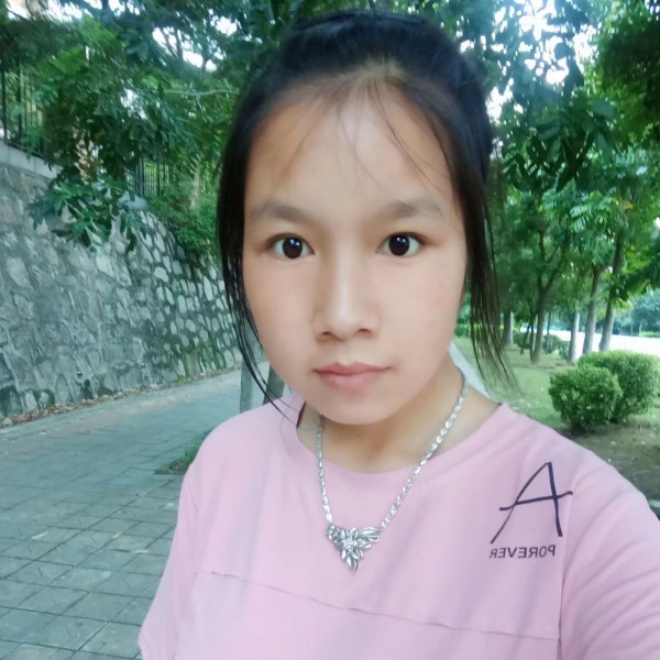 天真的微笑的照片