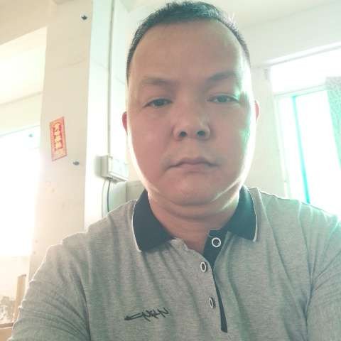 漠然等待手套的照片