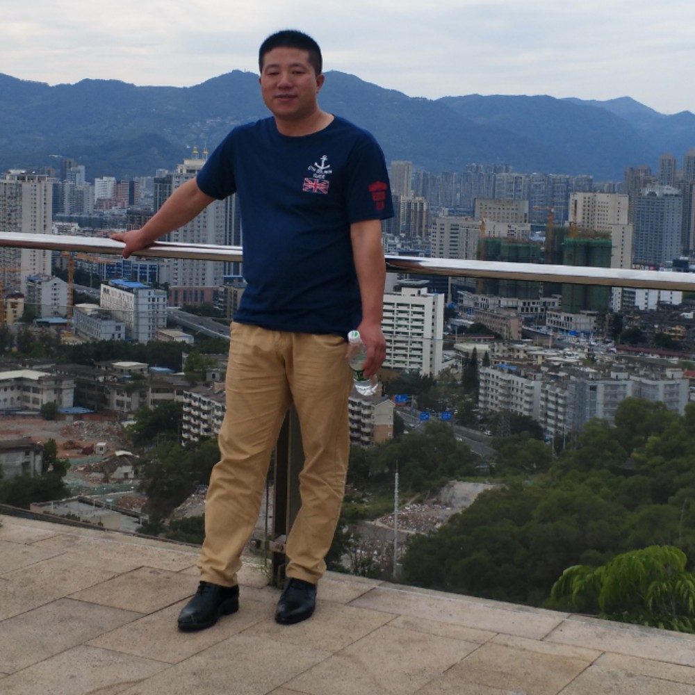 害羞的大叔的照片