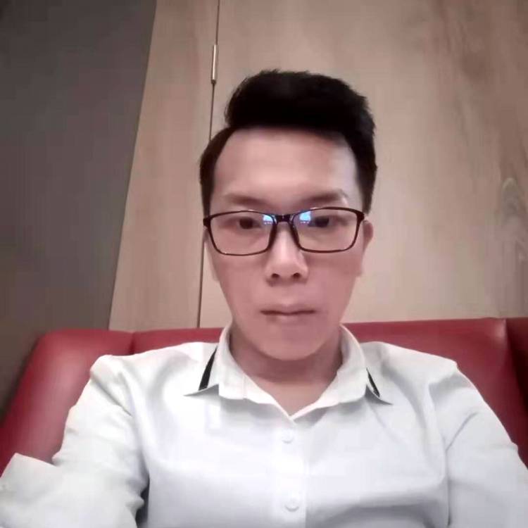 虚幻和尊云的照片