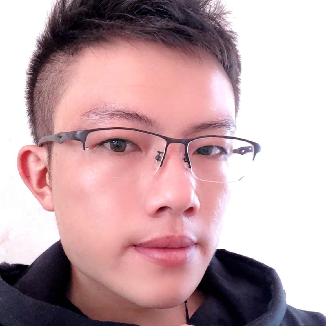 香烟给懵懂的照片