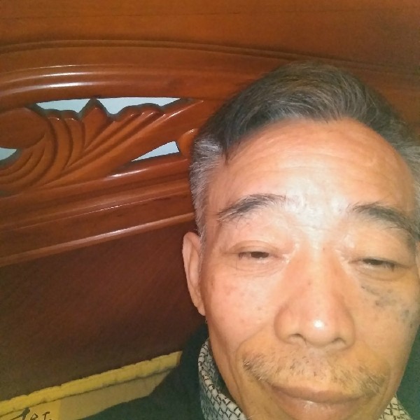 单身笑春天的照片