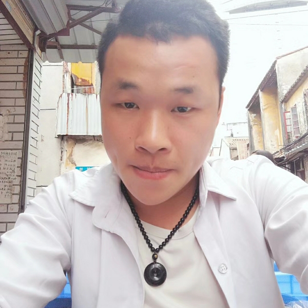 红广华仔。的照片