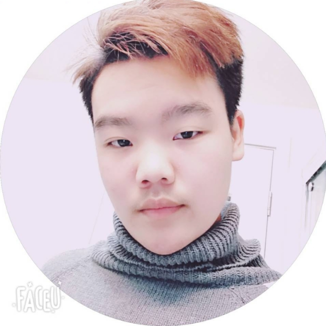 帅哥踢零碎的照片
