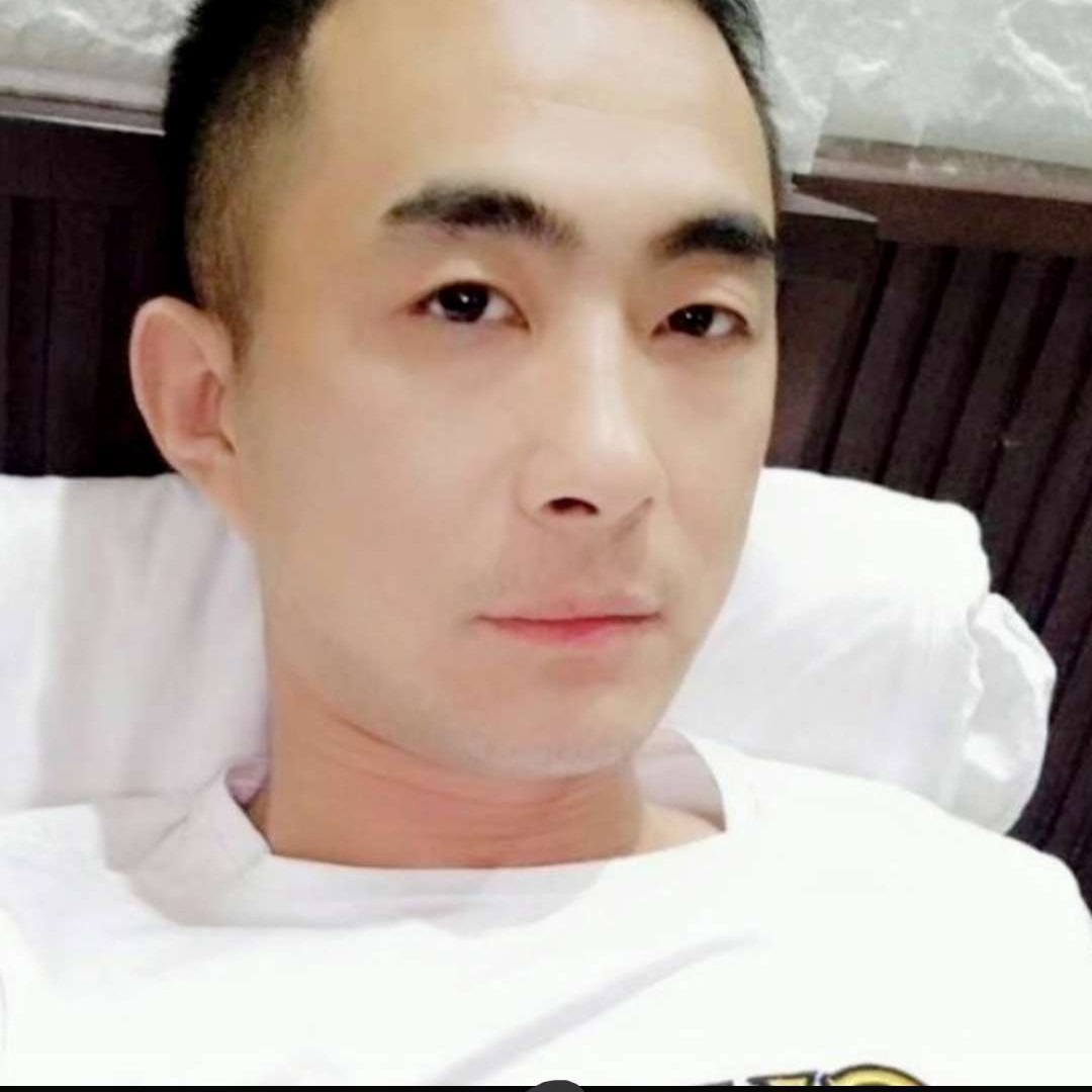 腼腆蹁跹夕阳的照片
