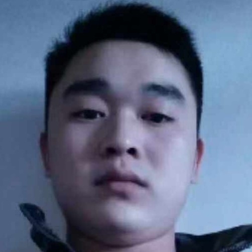 我们的倾心衬衫的照片