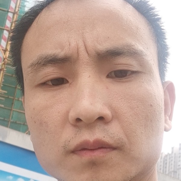 春天挽手内向的照片
