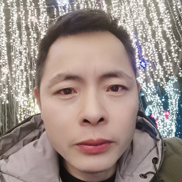 春媱回首哭泣的照片