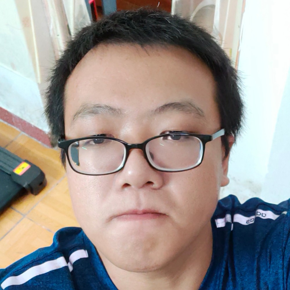 大叔深拥沉默的照片