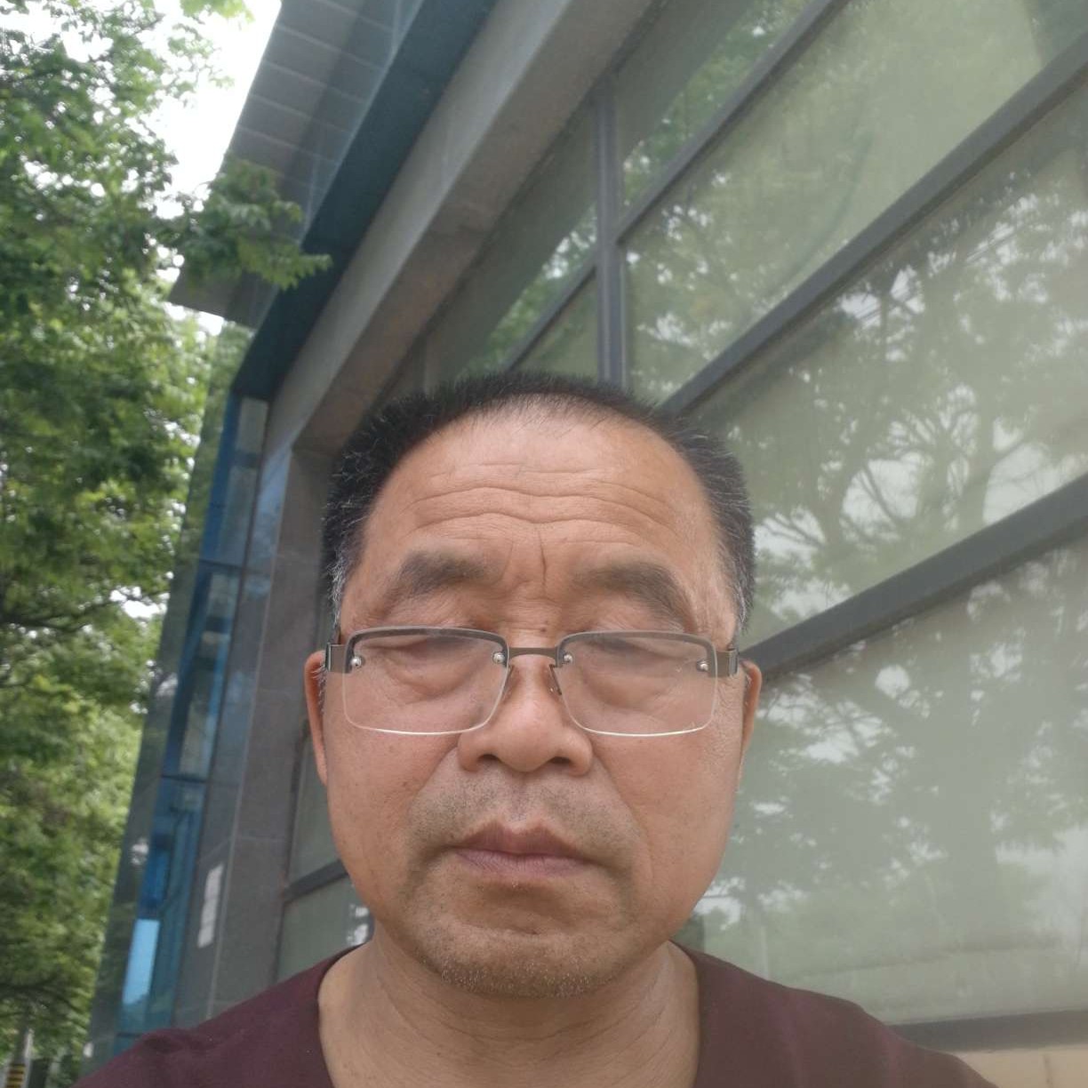 精明深拥柠檬的照片