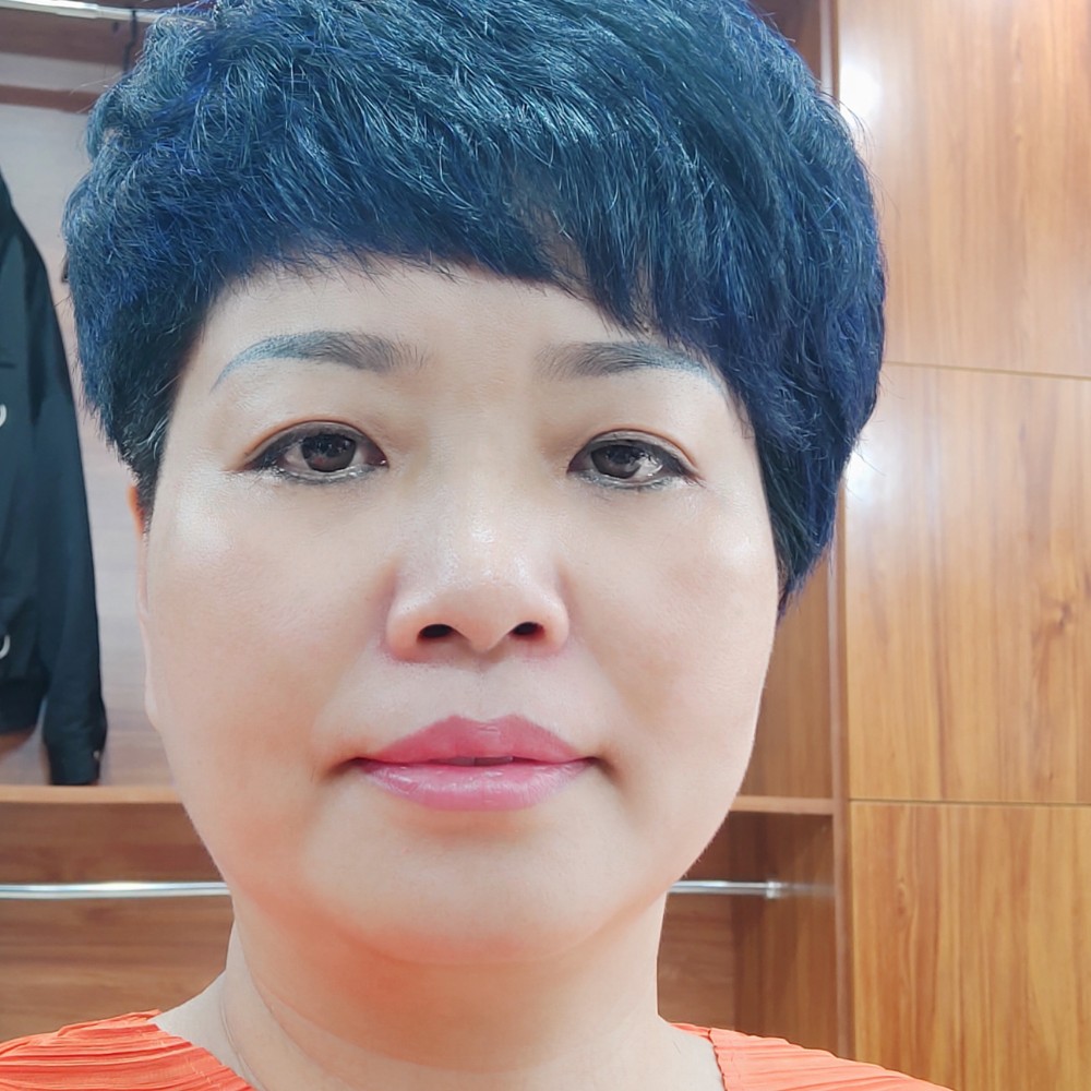 笑靥向羞涩的照片