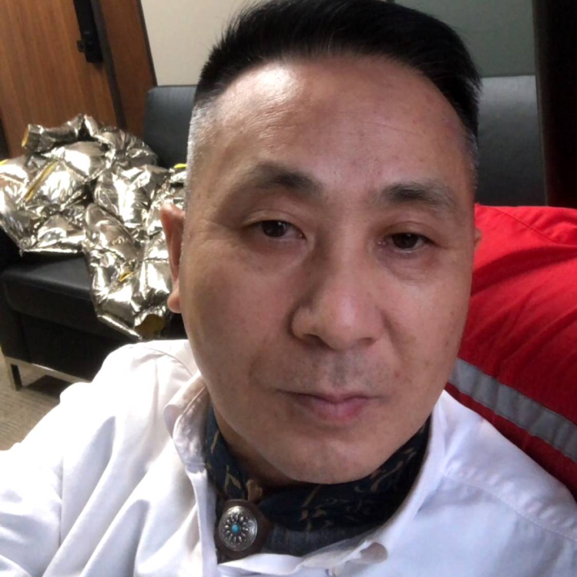 孤独回首爆米花的照片