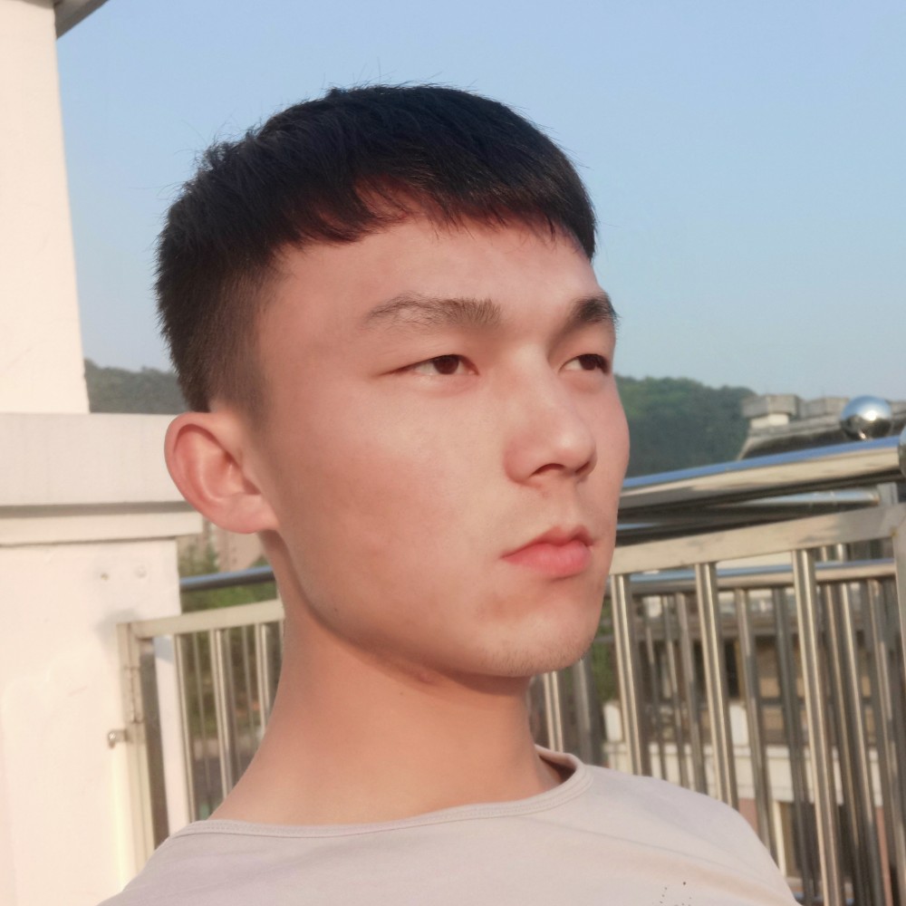 眯眯眼的面包的照片