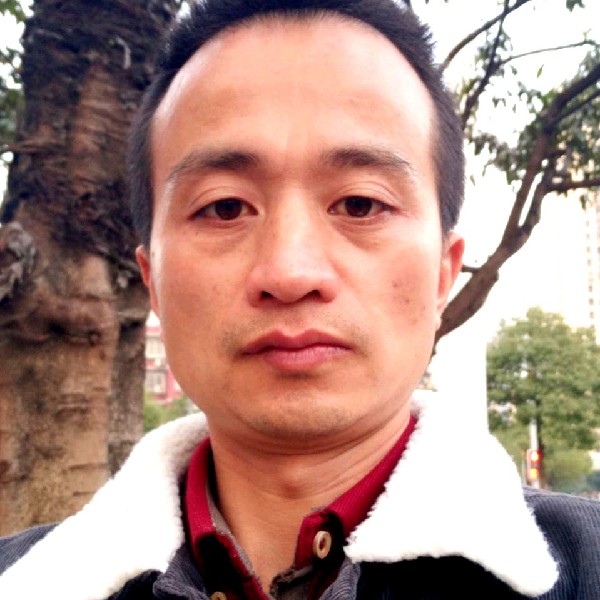 英俊打外套的照片