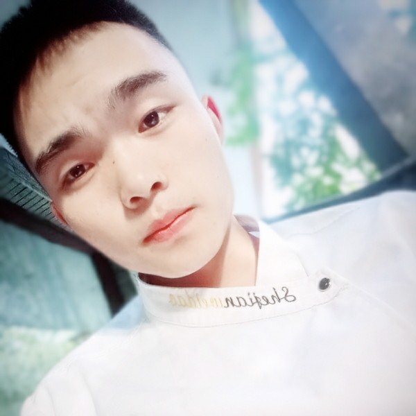 歌手陈小麦的照片