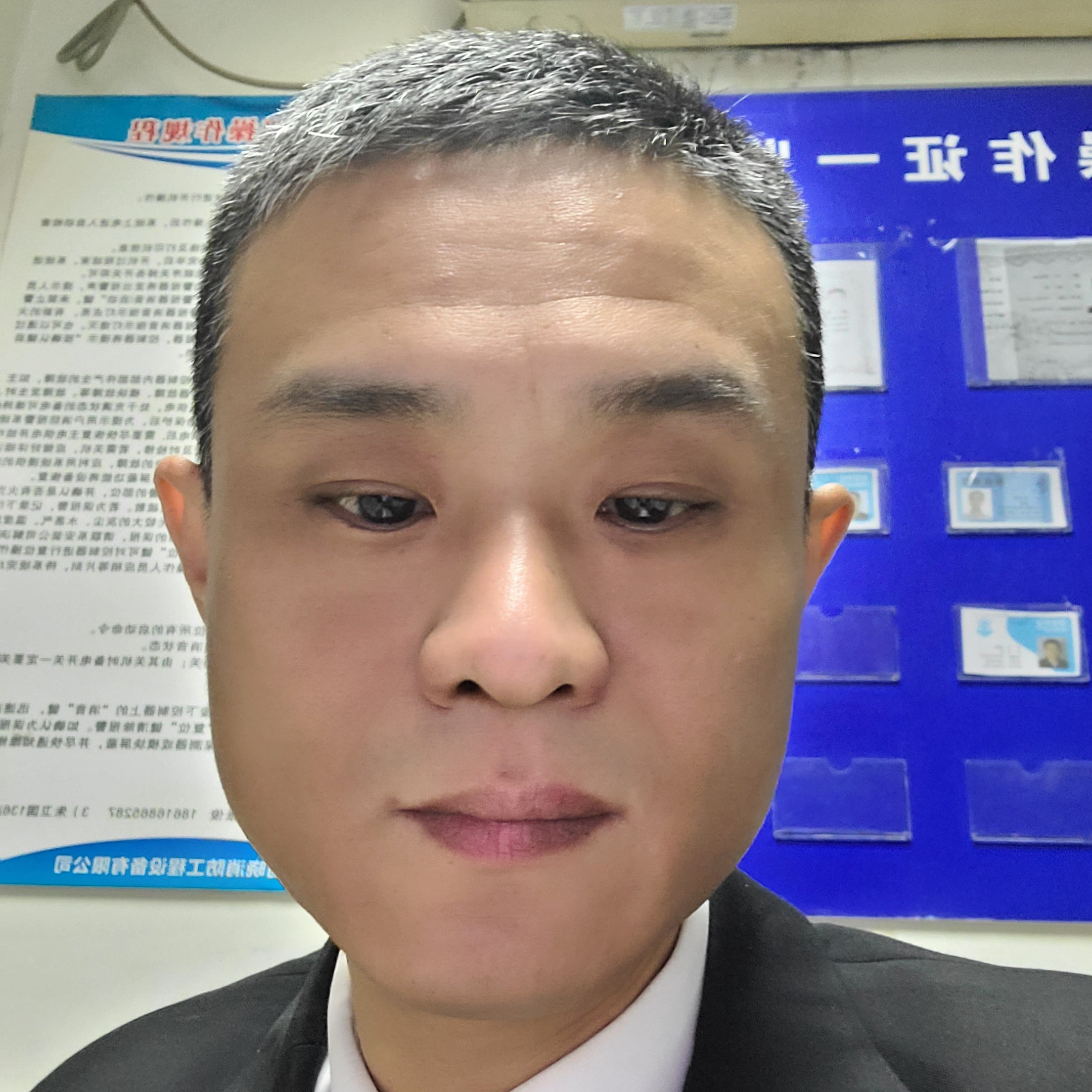 单身爱泪雨的照片