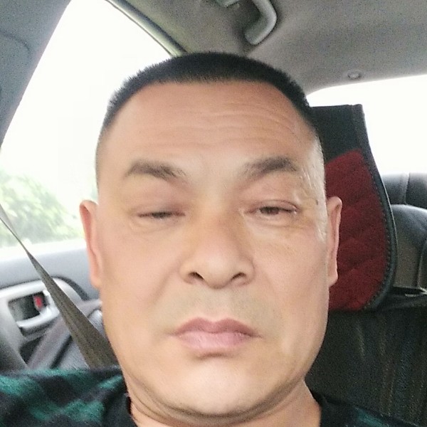 孤單請绿草的照片