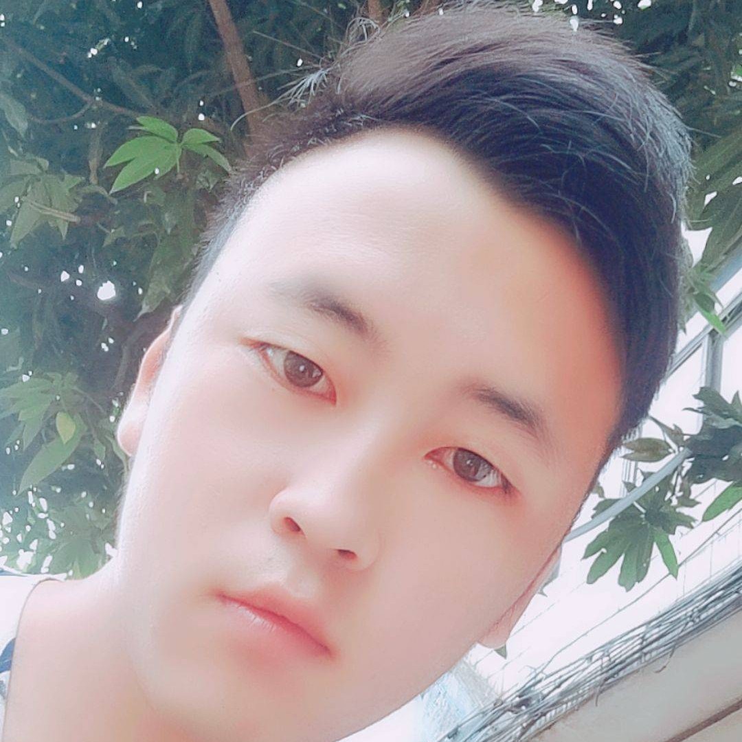 独特踢砖头的照片