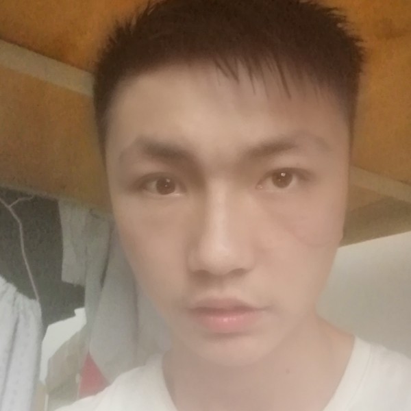 学姐跳跃的照片