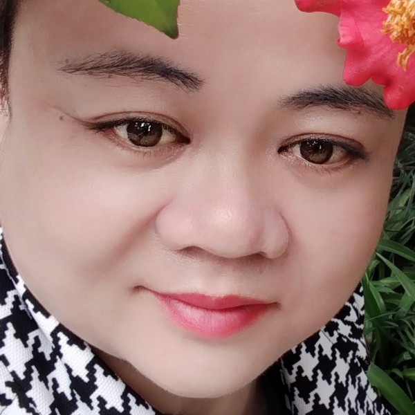 在黑夜里寻找光明的照片