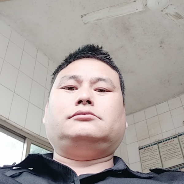 邓黄球的照片