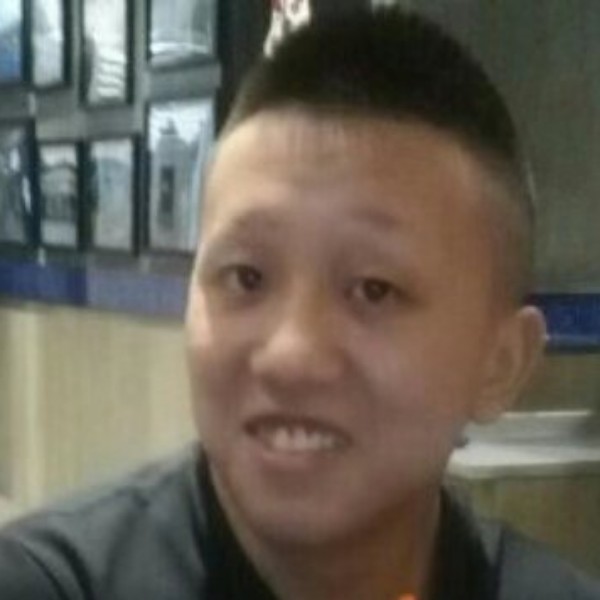 半夏保卫粗犷的照片
