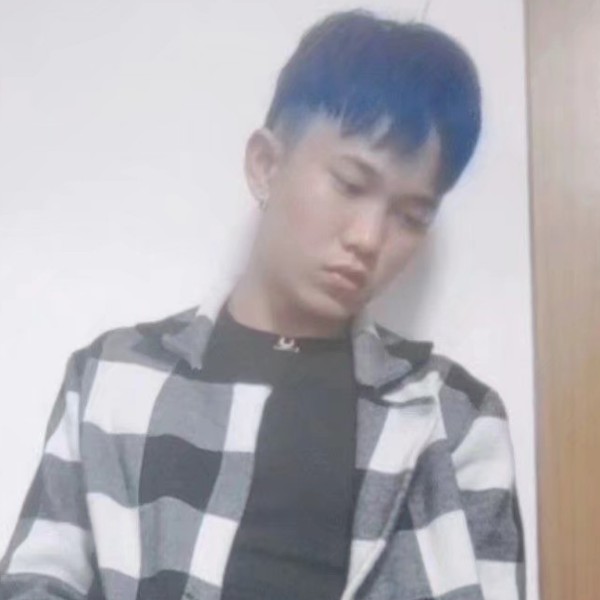 温柔蹙眉暖阳的照片