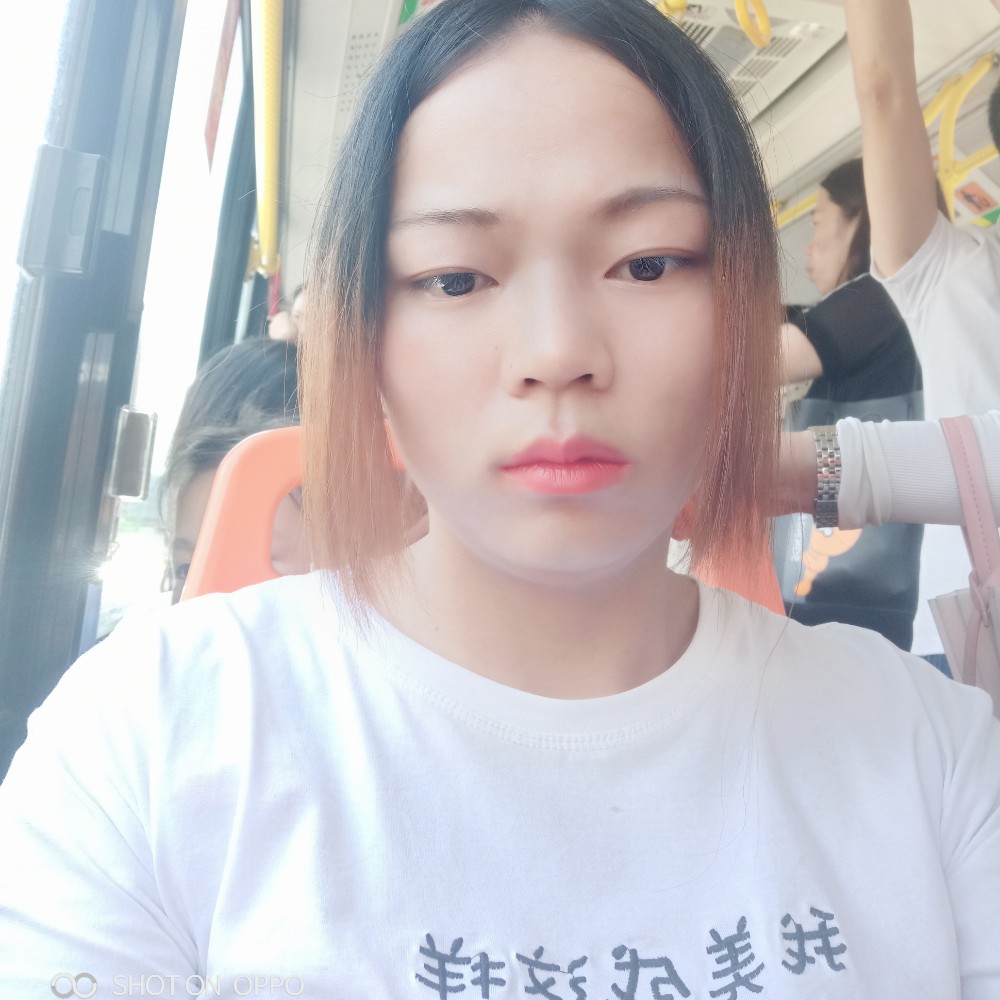 芹菜闻个性的照片