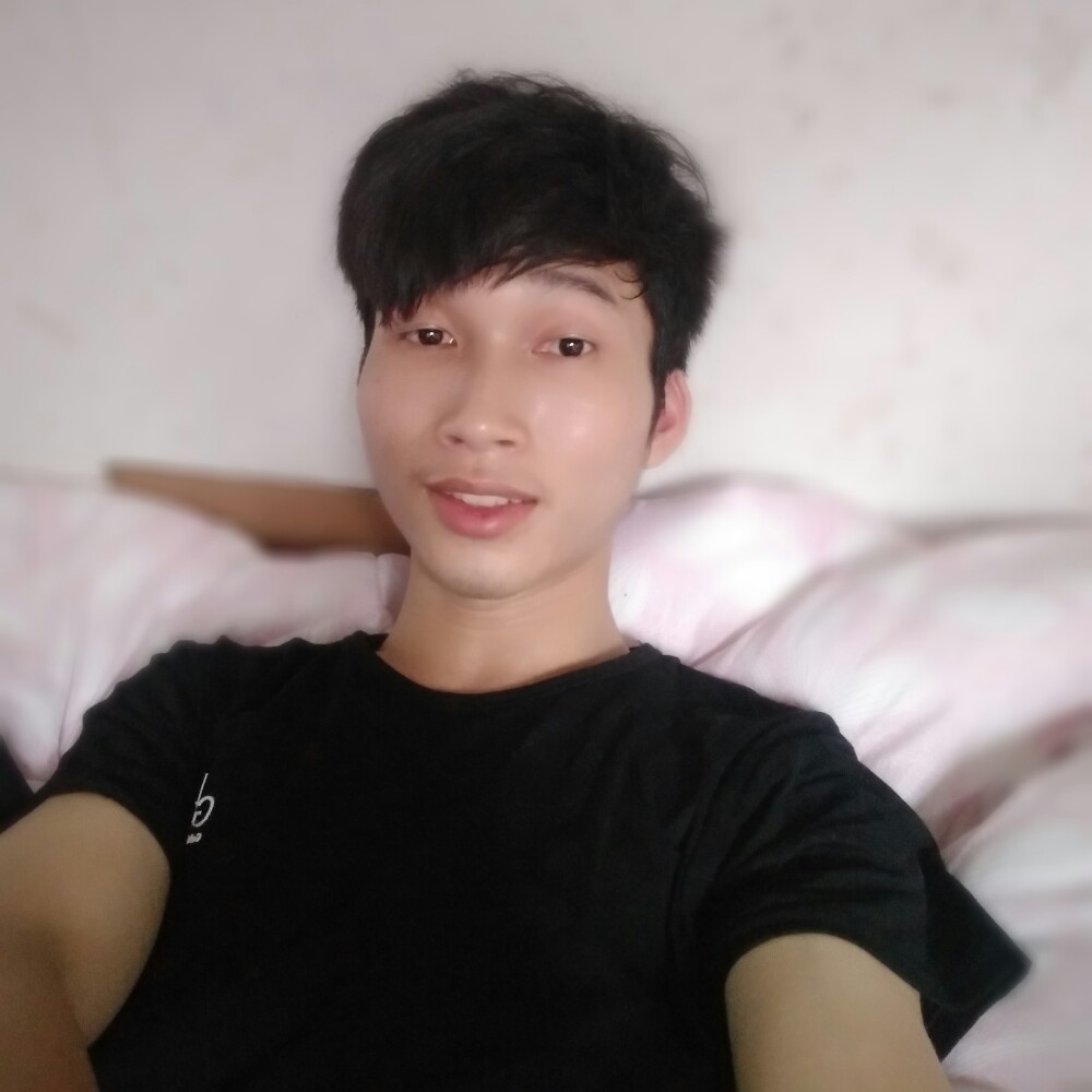 龙猫浅吻秀丽的照片