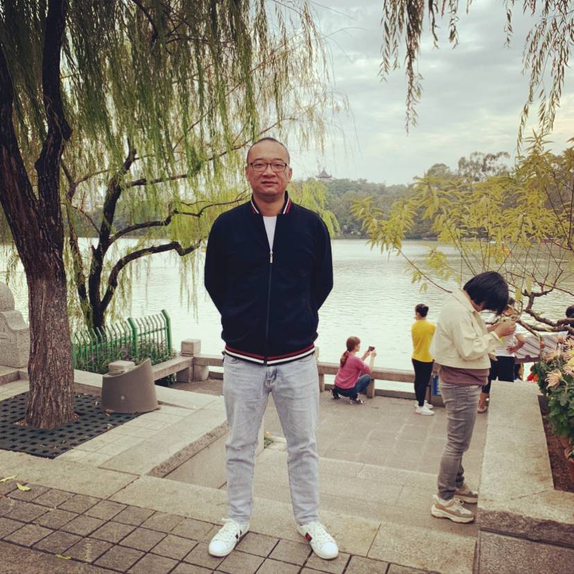 大叔很阳光的照片