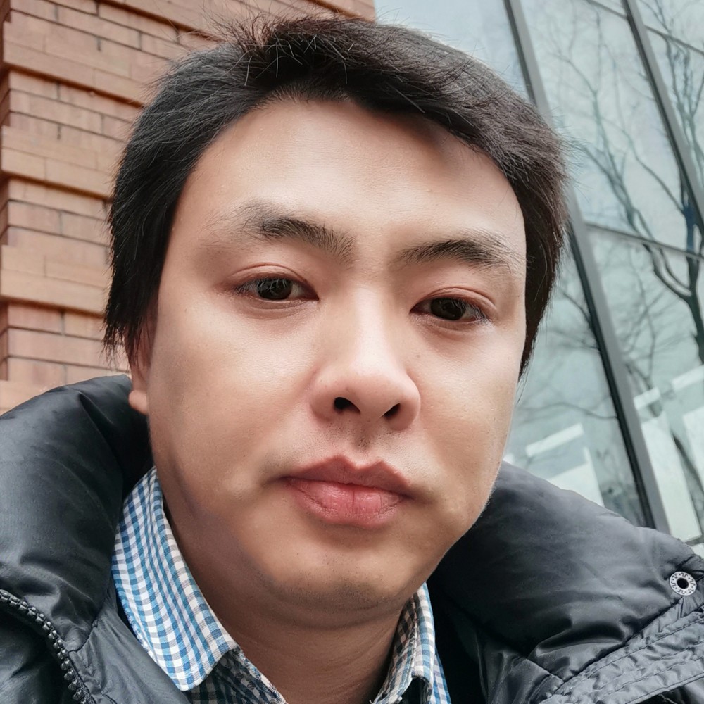 发带有爱听歌的照片