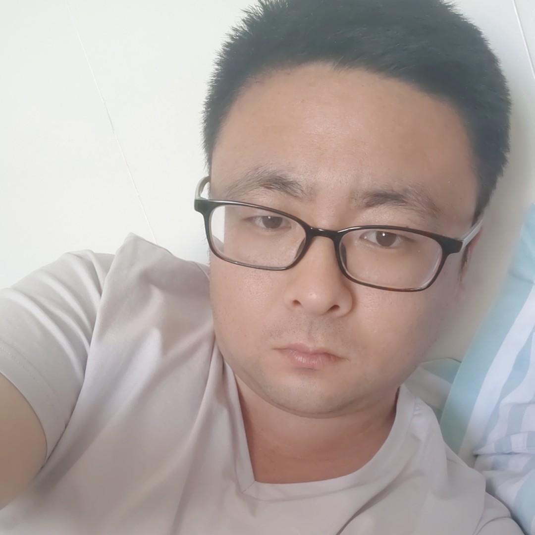 小土豆漫步腼腆的照片