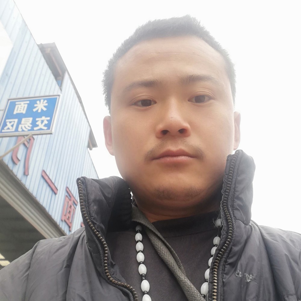 积极蹙眉水杯的照片