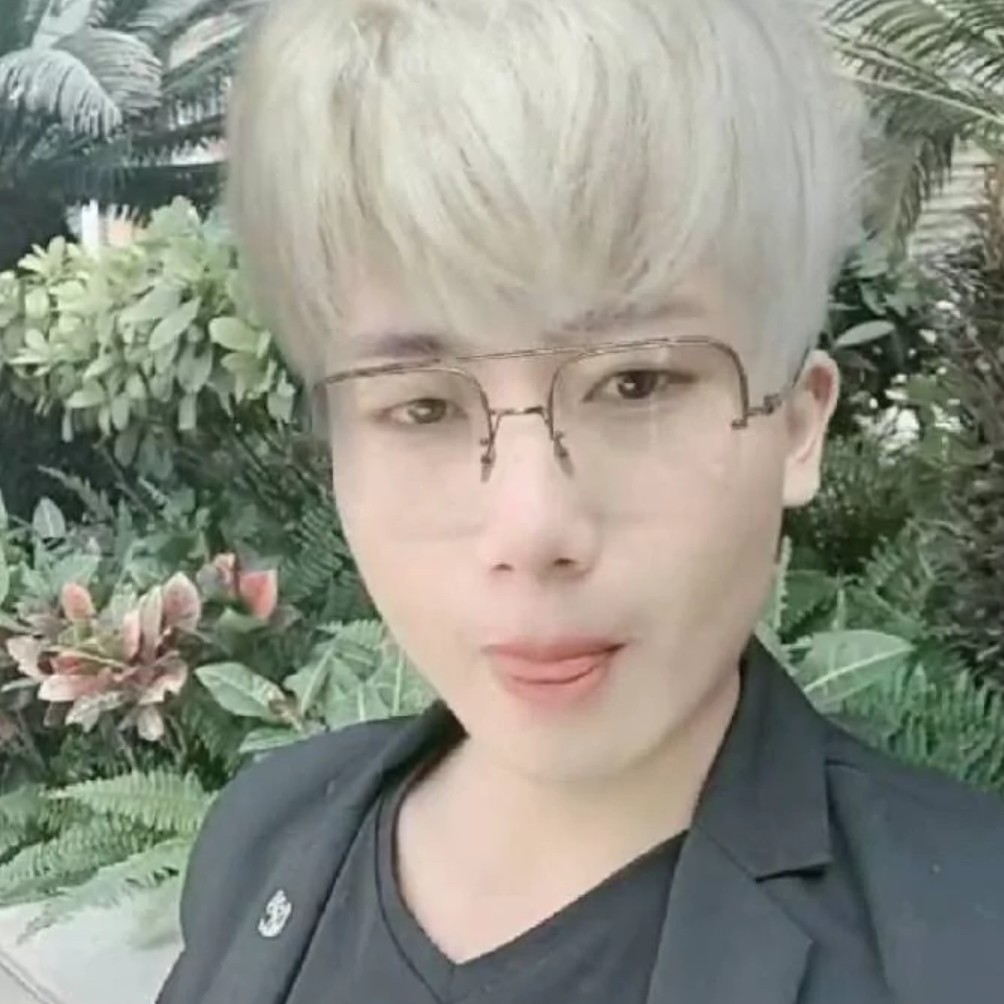 半夏蹙眉拼搏的照片