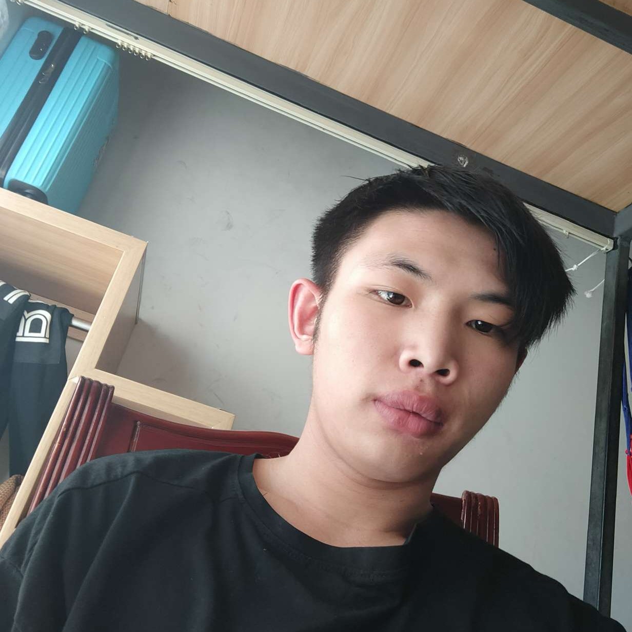 腥红傲慢的照片
