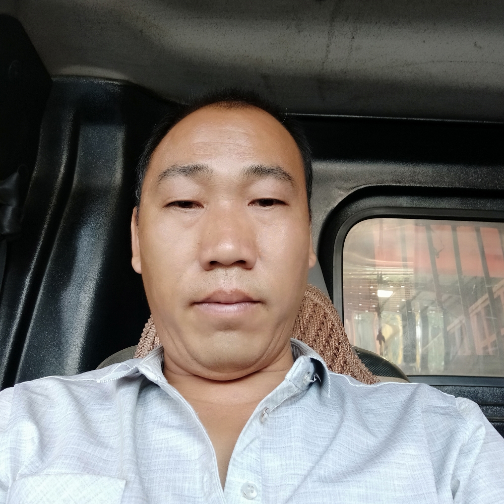 浮波倾心高兴的照片