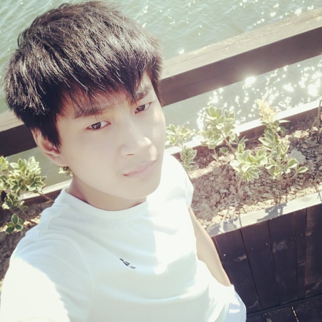 天真回眸大雁的照片