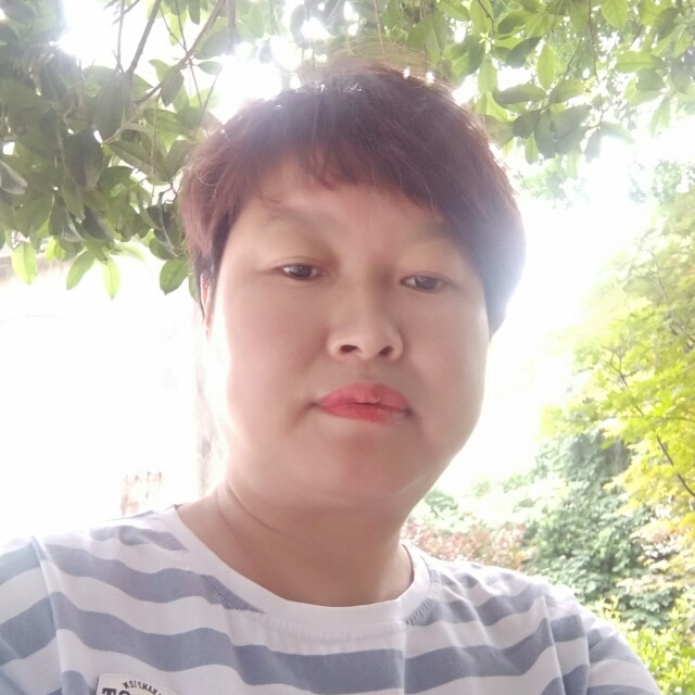 石头凝眸健康的照片