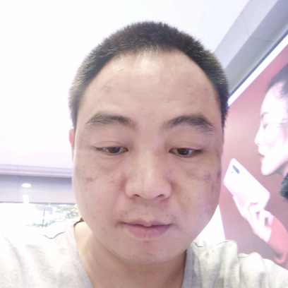 白猫深拥華麗的照片