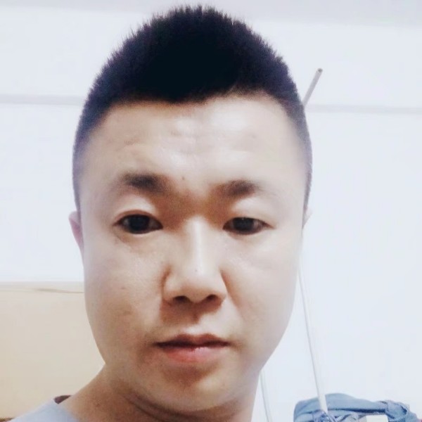 留胡子迎学姐的照片